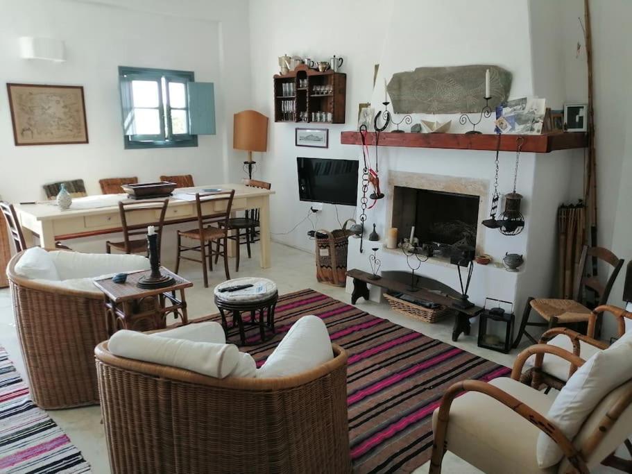 Casa Dei Melograni At Vourlidia Leros Villa Vromolithos Dış mekan fotoğraf